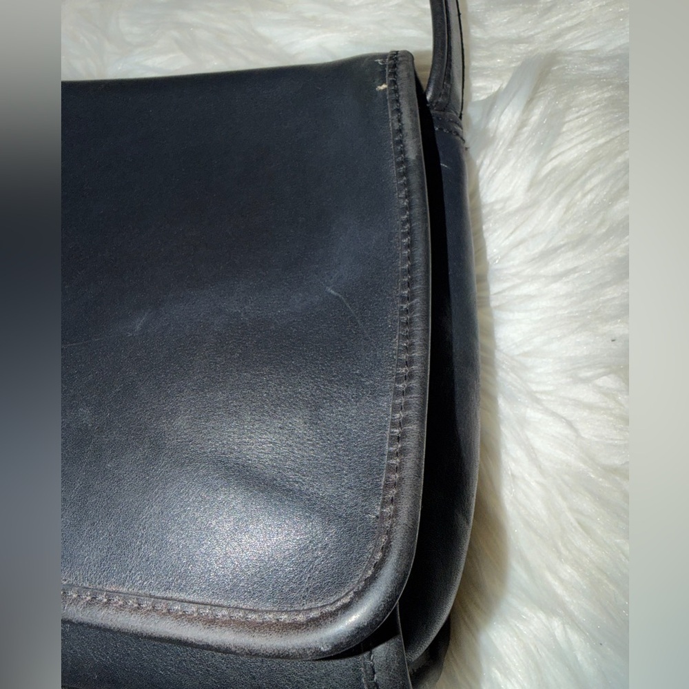 Vintage Coach # 9054
Black Glove-leather Shoulder Bag - Picture 16 of 16